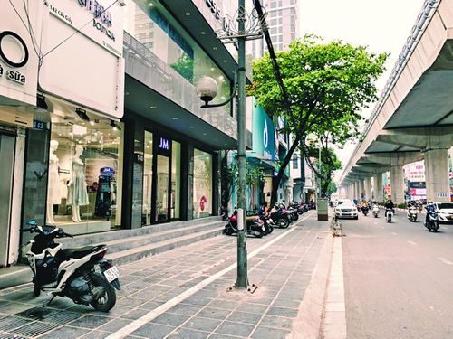 Hình ảnh vỉa hè trên nhiều tuyến phố Thủ đô đang dần thay đổi trước các đợt ra quân siết chặt trật tự đô thị