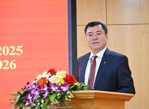 Thứ trưởng Công thương Nguyễn Sinh Nhật Tân cho biết, xăng sinh học E10: Không áp đạt hay hạn chế quyền lựa chọn của người tiêu dùng