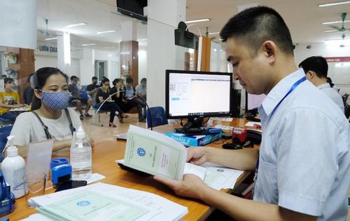 Người lao động sẽ rất thiệt thòi khi lựa chọn rút BHXH một lần.