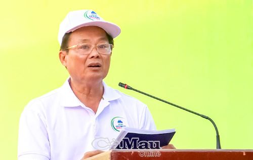 Phó Giám đốc Sở Y tế tỉnh Cà Mau Vương Hữu Tiến phát biểu tại lễ phát động.