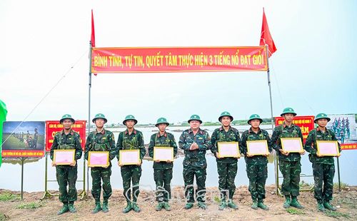Với bản lĩnh, tự tin chiến sĩ mới hoàn thành tốt nhiệm vụ kiểm tra kết thúc "3 tiếng nổ".