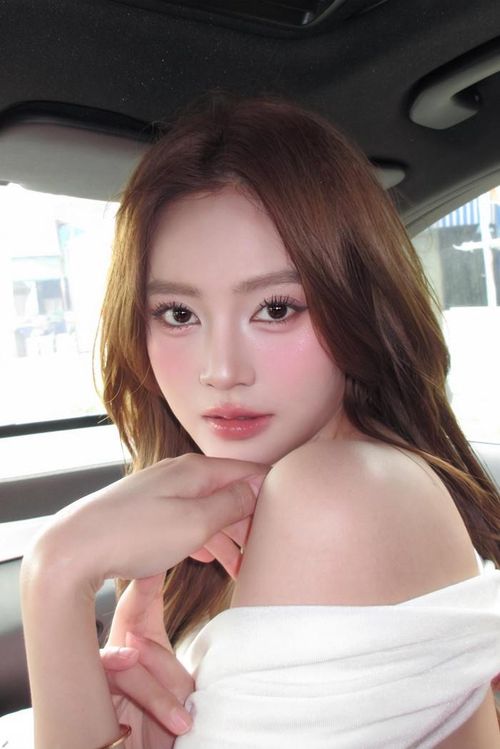 Ninh Dương Lan Ngọc đang là nữ nghệ sĩ đình đám của Vbiz.