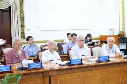 Các nguyên lãnh đạo TP.HCM qua các thời kỳ tham gia góp ý Dự thảo luật đô thị đặc biệt chiều 28/5.