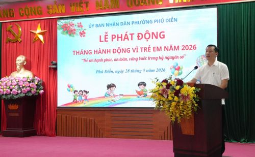 Phó Chủ tịch UBND phường Phú Diễn Chu Việt Dũng phát biểu chỉ đạo tại lễ phát động