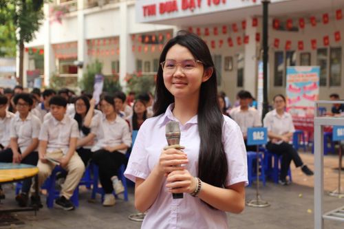 Học sinh lớp 9 bày tỏ tinh thần quyết tâm chinh phục kỳ thi lớp 10 công lập. Ảnh: ND