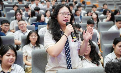 Học sinh cần rèn bản lĩnh phòng thi để đạt phong độ tốt nhất. Ảnh: NSHM