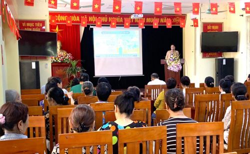 Nhờ hiệu quả đào tạo kỹ năng, trên 500 hộ nông dân đã bước đầu tham gia bán hàng qua mạng xã hội và các nền tảng thương mại điện tử. Ảnh: Văn Bình