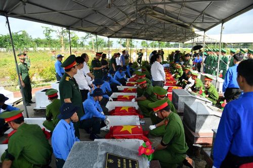 Qua 25 giai đoạn thực hiện nhiệm vụ, Đội K93 đã quy tập được tổng số 2.202 bộ hài cốt liệt sĩ. Ảnh: Phương Vũ