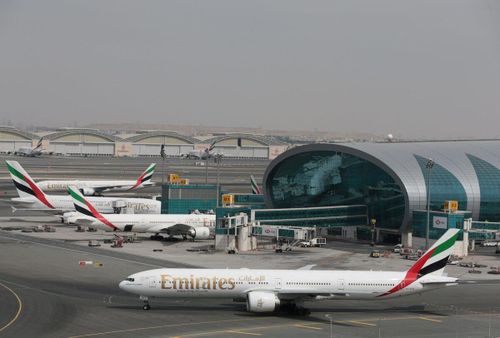 Máy bay của Emirates Airlines được nhìn thấy tại Sân bay Quốc tế Dubai, UAE, năm 2019. Ảnh: Reuters.