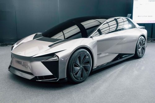 Dự án thương mại hóa mẫu concept Lexus LF-ZC đã bị Toyota hủy bỏ. Thay vào đó, tập đoàn sẽ tập trung nghiên cứu và phát triển một mẫu SUV mới nhằm phù hợp hơn với nhu cầu thị trường.