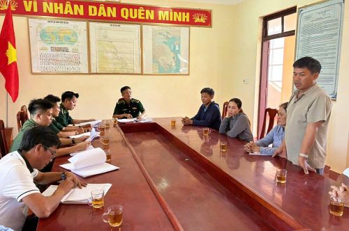 Đồn Biên phòng Lý Hòa làm việc với các chủ tàu