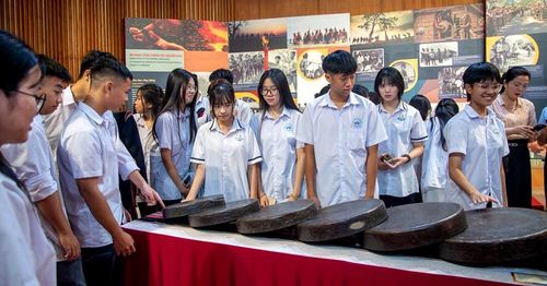 Mỗi hiện vật, mỗi thanh âm tại không gian trưng bày đều chứa đựng câu chuyện về lịch sử, đời sống lao động, sinh hoạt cộng đồng và khát vọng gìn giữ bản sắc văn hóa qua nhiều thế hệ