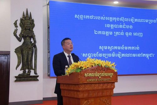 Tổng Lãnh sự Việt Nam tại tỉnh Battambang Trần Tuấn Anh phát biểu tại chương trình