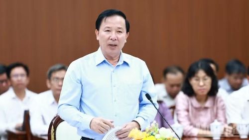 Phó Bí thư Thành ủy, Chủ tịch Ủy ban nhân dân thành phố Đồng Nai Nguyễn Văn Út phát biểu tại hội nghị.