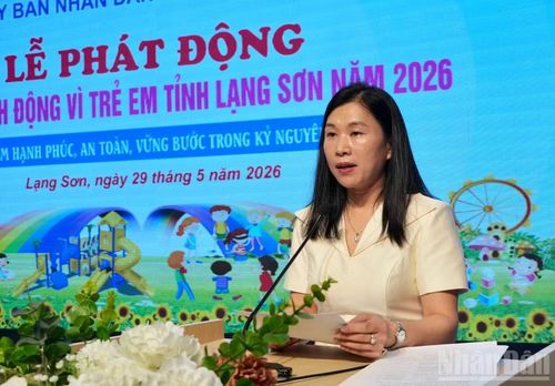 Đồng chí Trần Thanh Nhàn, Phó Chủ tịch Ủy ban nhân dân tỉnh, Chủ tịch Hội đồng Bảo trợ Quỹ Bảo trợ trẻ em tỉnh Lạng Sơn phát biểu tại buổi lễ.
