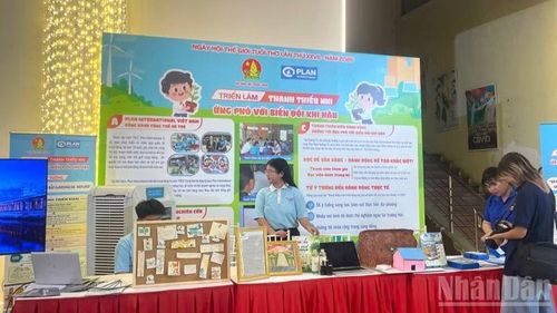 Triển lãm “Thanh thiếu nhi ứng phó với biến đổi khí hậu”.