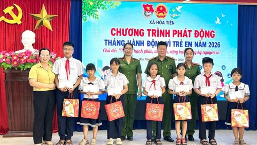 Hội Liên hiệp Phụ nữ xã phối hợp với Ngân hàng BIDV chi nhánh Hải Vân và Công an xã trao hỗ trợ chương trình “Mẹ đỡ đầu” cho 10 trẻ em mồ côi, có hoàn cảnh khó khăn trên địa bàn.