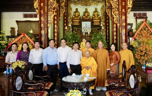 Phó Thủ tướng Nguyễn Văn Thắng thăm, chúc mừng quý tăng ni, phật tử tại Tổ đình Tường Vân