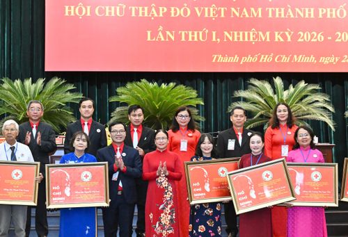  Tri ân các đồng chí nguyên lãnh đạo Hội qua các thời kỳ. Ảnh: VIỆT DŨNG 