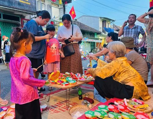 Nhiều hoạt động trải nghiệm trò chơi dân gian cho trẻ em.