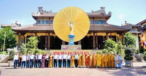 Phó Thủ tướng ghi nhận những đóng góp của Ban Trị sự GHPGVN TP. Huế cùng tăng ni, phật tử trong thực hiện chủ trương của Đảng, chính sách pháp luật của Nhà nước.