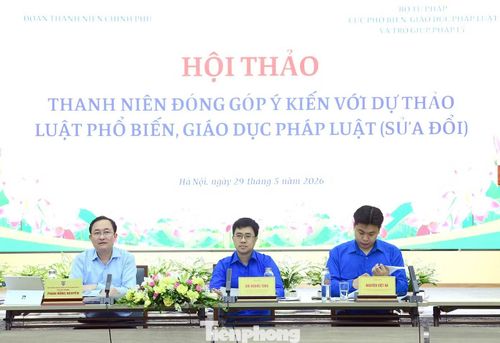 Các đại biểu chủ trì chương trình. Ảnh: Xuân Tùng