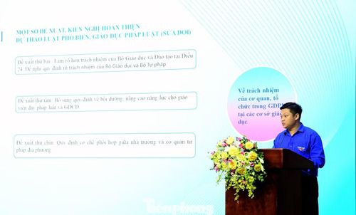Đại biểu tham luận, góp ý tại chương trình. Ảnh: Xuân Tùng