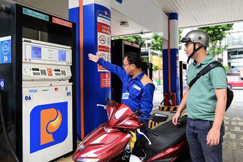 Từ 1/6, các loại xăng không chì buộc phải pha chế, phối trộn thành xăng E10. Ảnh: Nguyễn Huế