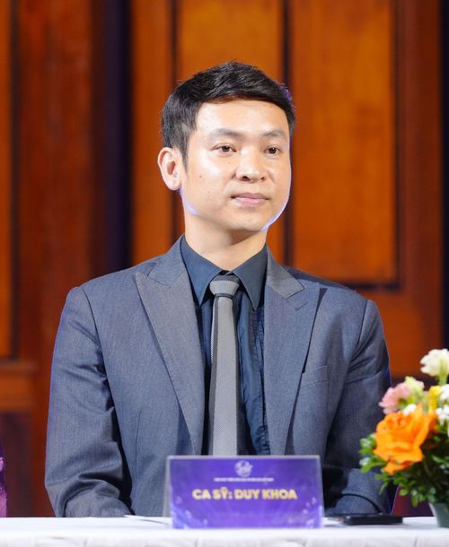 Ca sĩ Duy Khoa.