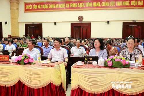 Các đại biểu tham dự chương trình tại điểm cầu Nghệ An. Ảnh: Phương Huyền