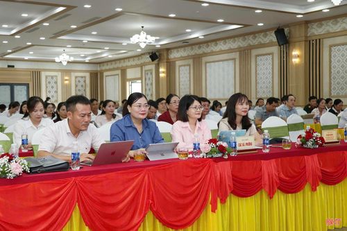 Các đại biểu dự hội nghị tại Khách sạn Sailing.