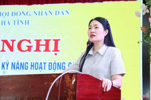 ...và phát biểu khai mạc hội nghị.