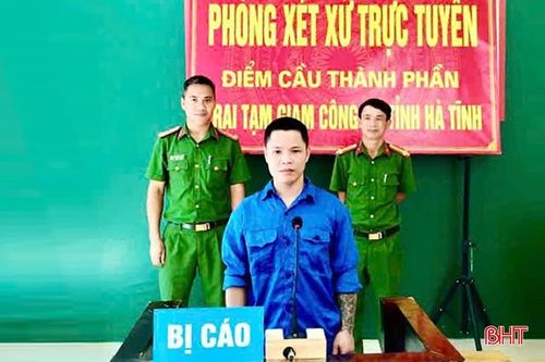 Bị cáo Phạm Văn Thụ tại điểm cầu Trại tạm giam Công an tỉnh.