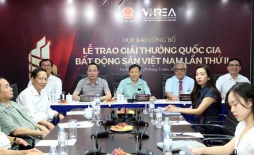 Họp báo công bố Giải thưởng.
