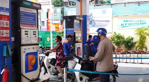 Giá nhiên liệu thời gian gần đây tiếp tục thu hút sự quan tâm của người dân và doanh nghiệp vận tải.