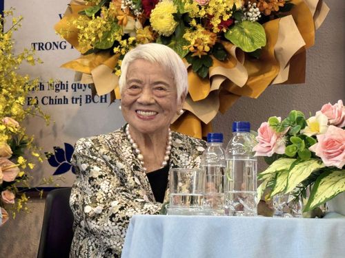 Nhà văn - đạo diễn Xuân Phượng năm nay đã 97 tuổi nhưng vẫn bền bỉ làm việc và không ngừng sáng tạo nghệ thuật.