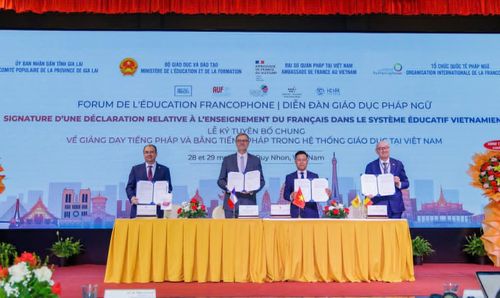 Lễ ký Tuyên bố chung về giảng dạy tiếng Pháp và bằng tiếng Pháp trong hệ thống giáo dục tại Việt Nam.