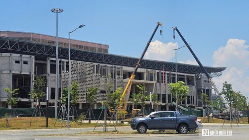 Theo quyết định ký ngày 20/5, Công ty Cổ phần Xây lắp và Thương mại A.B bị xử phạt hơn 31,3 triệu đồng do chậm tiến độ phần thô toàn bộ mặt ngoài hạng mục cải tạo nhà thi đấu.