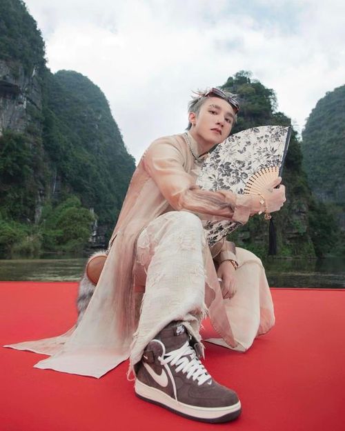 Sơn Tùng M-TP đã chính thức trở lại với sản phẩm âm nhạc mới bằng tiếng Anh mang tên Come My Way.