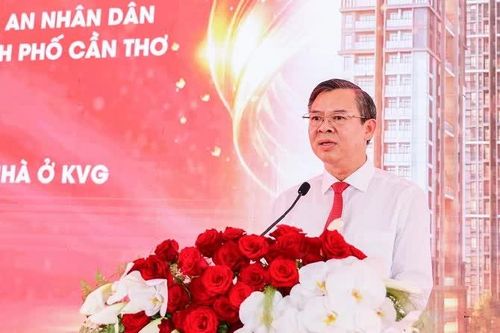 Chủ tịch UBND TP Cần Thơ Trương Cảnh Tuyên phát biểu.