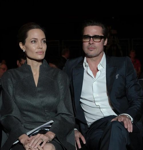 Angelina Jolie cũng từng giành phần thắng khi một thẩm phán tại Los Angeles bác bỏ yêu cầu của Brad Pitt về việc buộc cô giao nộp loạt email cá nhân