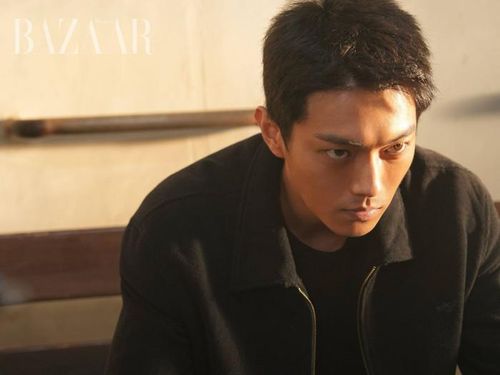 Hứa Khải thử sức với dòng phim trinh thám qua Phương Viên 800 Mét. Ảnh: Harper's Bazaar