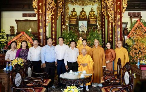 Phó Thủ tướng Chính phủ Nguyễn Văn Thắng thăm Tổ đình Tường Vân. Ảnh: M. Hiếu