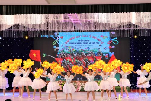 Tiết mục múa của trẻ em Trung tâm Bảo trợ xã hội tỉnh tại lễ phát động.