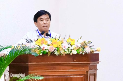 Phó Bí thư Đảng ủy, Chủ tịch UBND xã Phước An Huỳnh Minh Đức phát biểu cam kết thực hiện Chương trình hành động của UBND thành phố. Ảnh: Công Nghĩa