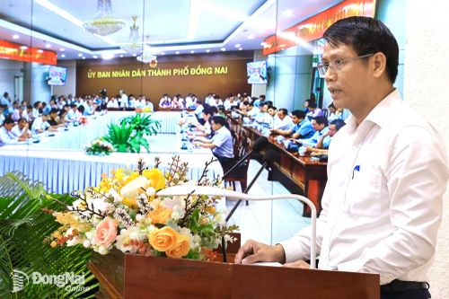 Phó Bí thư Đảng ủy, Chủ tịch UBND phường Nhơn Trạch Lư Thành Nam phát biểu cam kết thực hiện Chương trình hành động của UBND thành phố. Ảnh: Công Nghĩa
