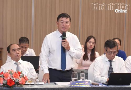 Ông Lê Hoàng Triều - Phó Giám đốc phụ trách Báo và Phát thanh, Truyền hình Khánh Hòa phát biểu tại tọa đàm.