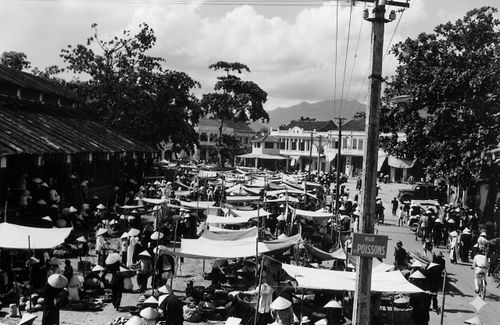 Chợ Đầm xưa. Ảnh tư liệu