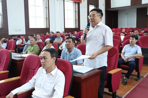 Đại biểu tham gia ý kiến.