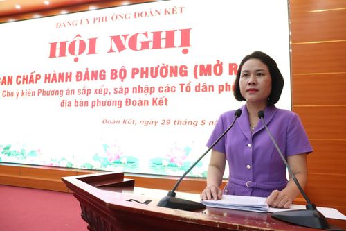 Đồng chí Đào Thị Lan Anh - Bí thư phường Đoàn Kết kết luận hội nghị.